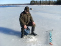 Laineet vaan taustalla liplatteli kun Usko veti kalaa pilkillä.